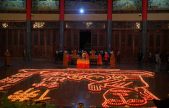 福州万佛寺:传灯辞旧岁,撞钟迎新年