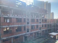 村干部在他人门前建违建,职能部门被指不作为