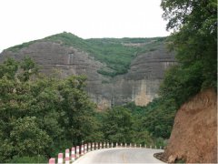 梁耘:《溪山行旅图》与照金山脉