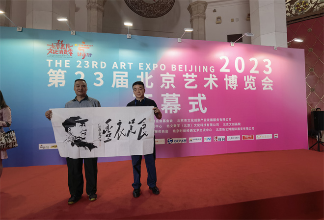 追寻毛体艺术：翰墨丹青，伟人风范 ——记毛体艺术家贾红甫