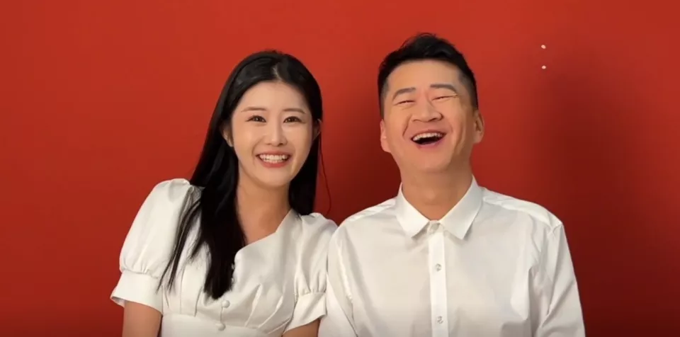 演员李嘉明与小18岁女友结婚,否认收百万礼金