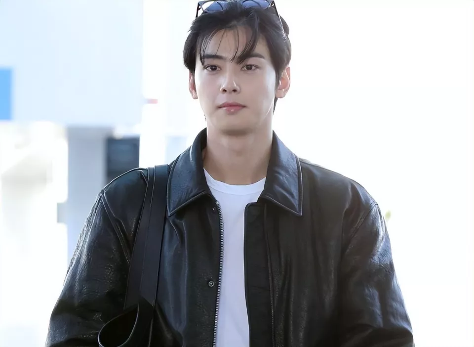 又是时装周!唐嫣又嫩了,郭晶晶变美了