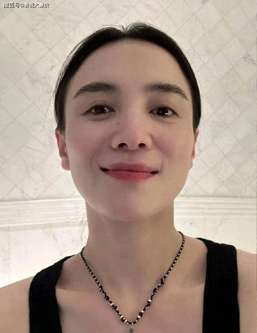 44岁宋佳素颜大变样：冷艳脸变温柔相，没动刀的秘诀是啥？