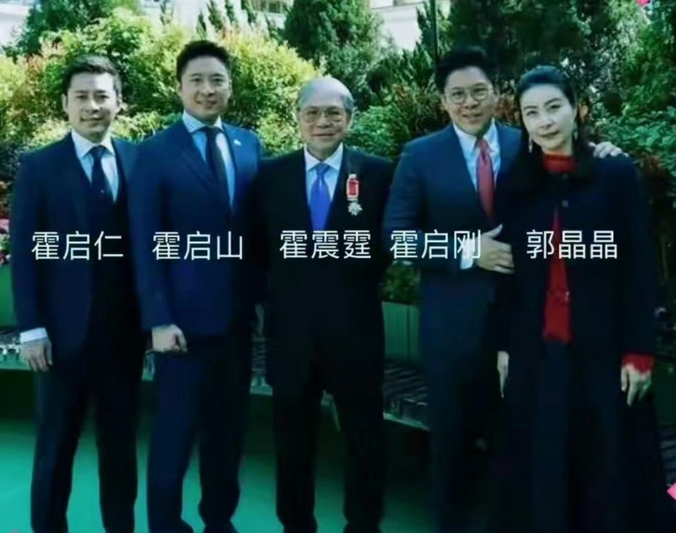 意外！郭晶晶缺席小叔子婚礼 霍启刚独自参加 霍震霆携前妻亮相